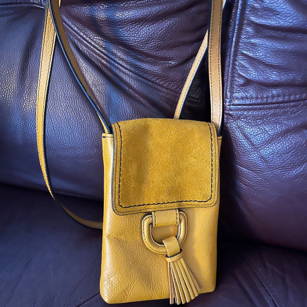 Fossil Bobbie Phone Crossbody in Yellow Mustard